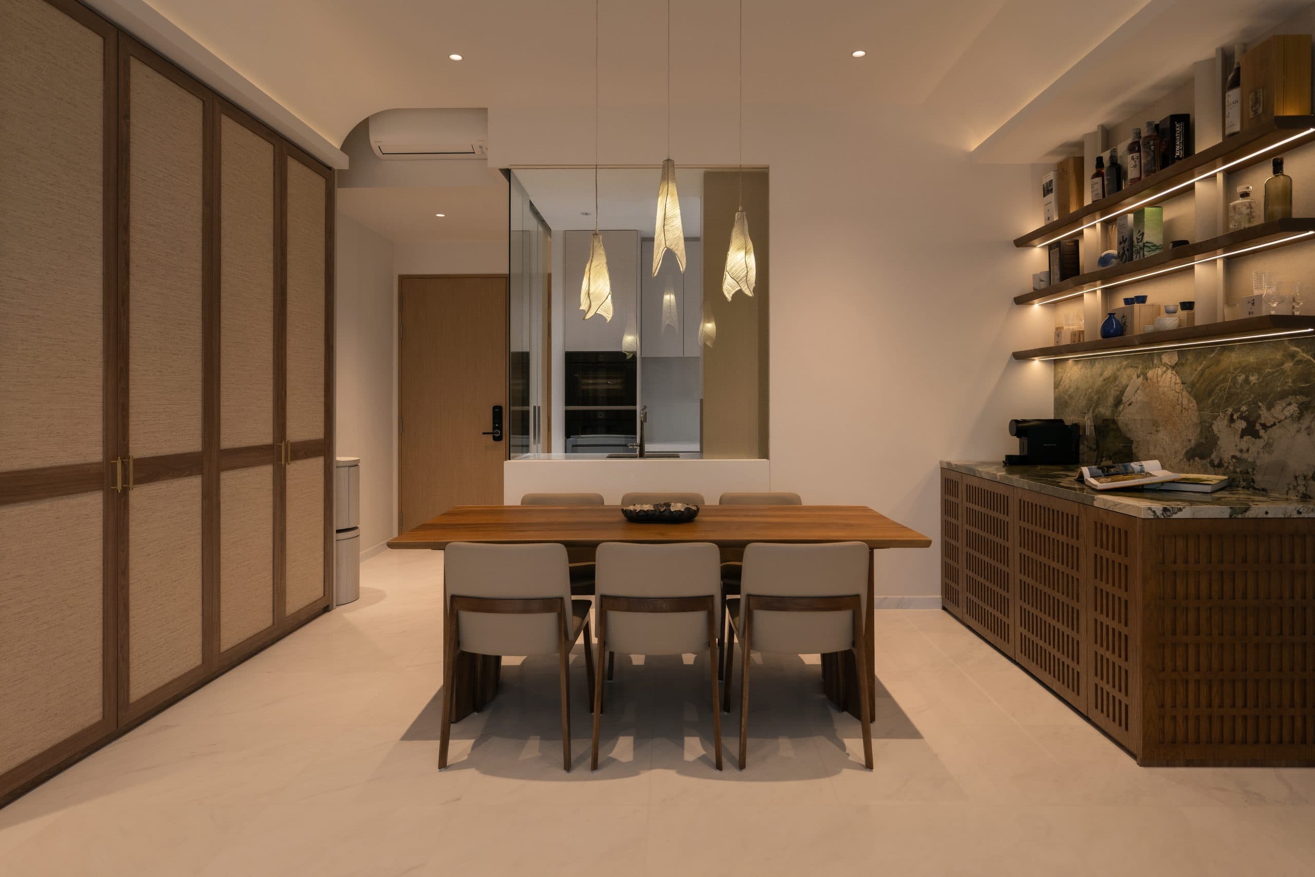 Jade-Oak, ruang makan, foto 1